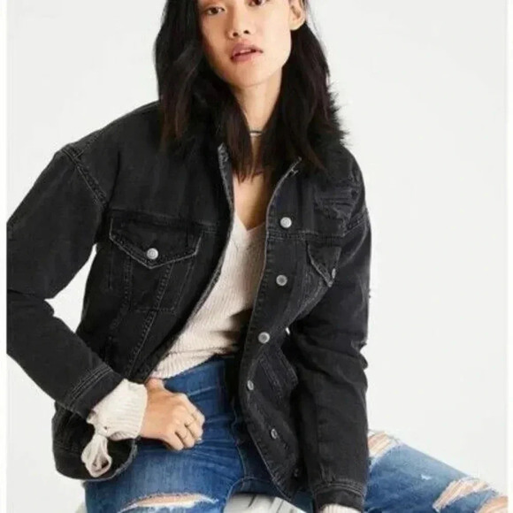 American Eagle Black Distressed Denim Jacket Womens Small Fur Collar Y2K - Picture 2 of 7
